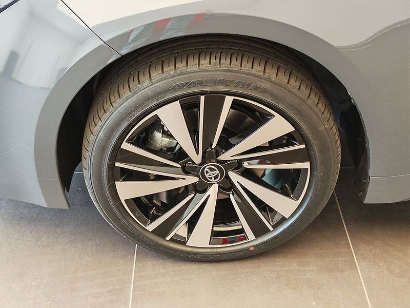 Toyota Corolla 2.0 Hybrid e-CVT Style - fotka 8 z 42