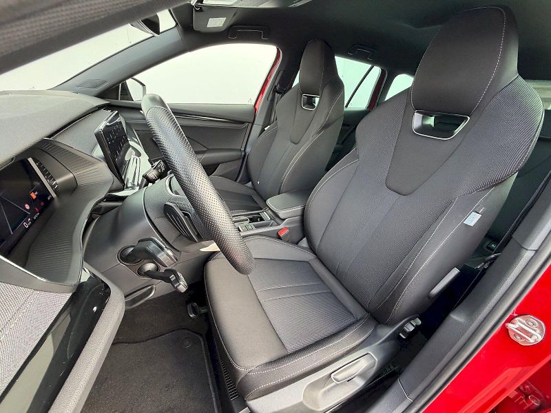 Škoda Octavia (2023) 1.5 TSI 110kW SportLine DSG DC - fotka 6 z 35