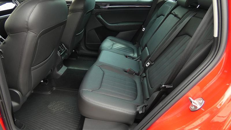 Škoda Kodiaq 2.0 TDI L&K 4x4 DSG - fotka 20 z 26