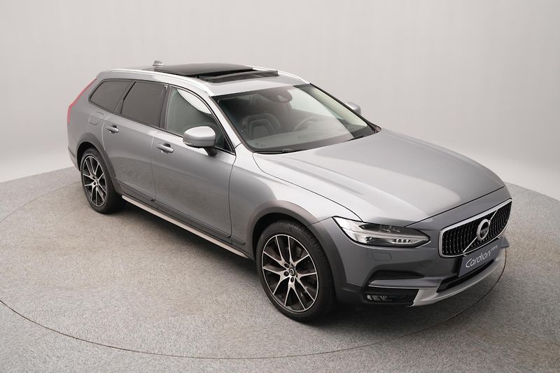 Volvo V90 CC D4 AWD MOMENTUM PRO  - fotka 13 z 47