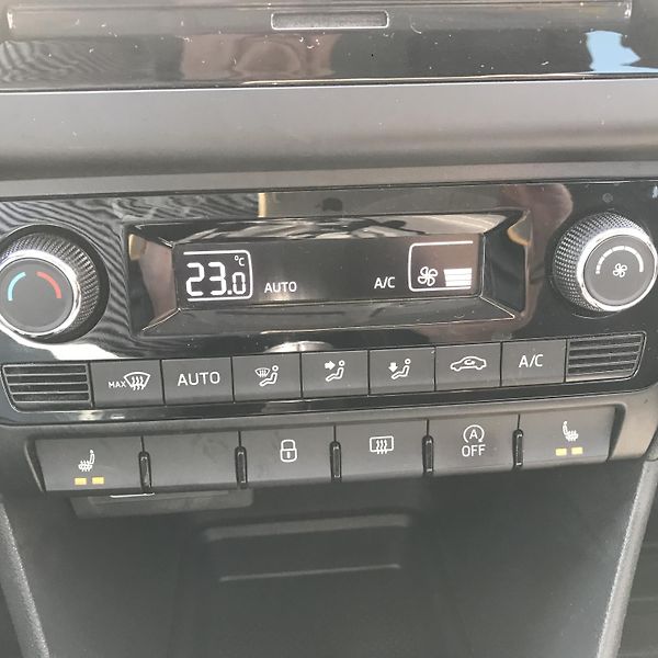 Škoda Rapid 1.0 TSI 81 KW ,STYLE ,ČR... - fotka 15 z 21