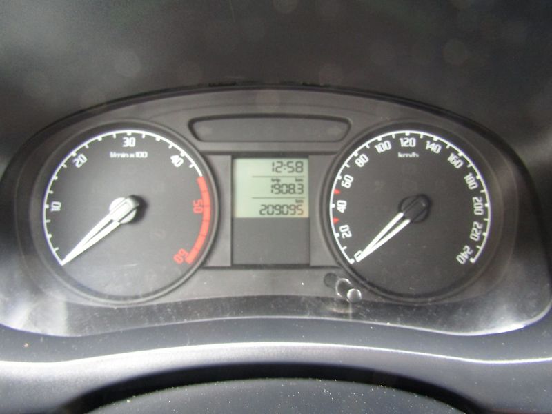 Škoda Fabia (2008) 1.4 TDI  59kW - fotka 27 z 32