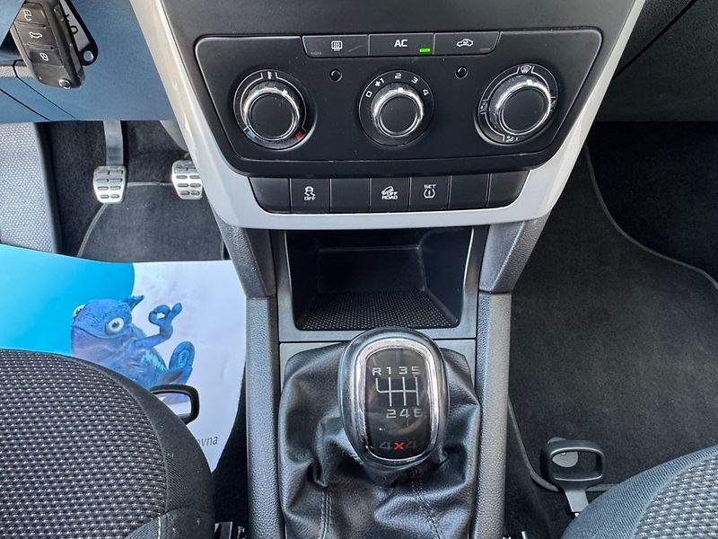 Škoda Yeti (2012) 2.0 TDi, 4x4, nájezd 84.tisíc - fotka 23 z 33