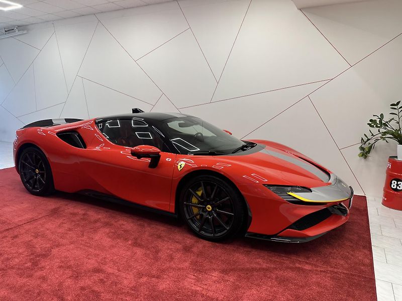 Ferrari SF90 (2023) A.F.* FULL CARBON*ZÁRUKA*TOP!  - fotka 6 z 12
