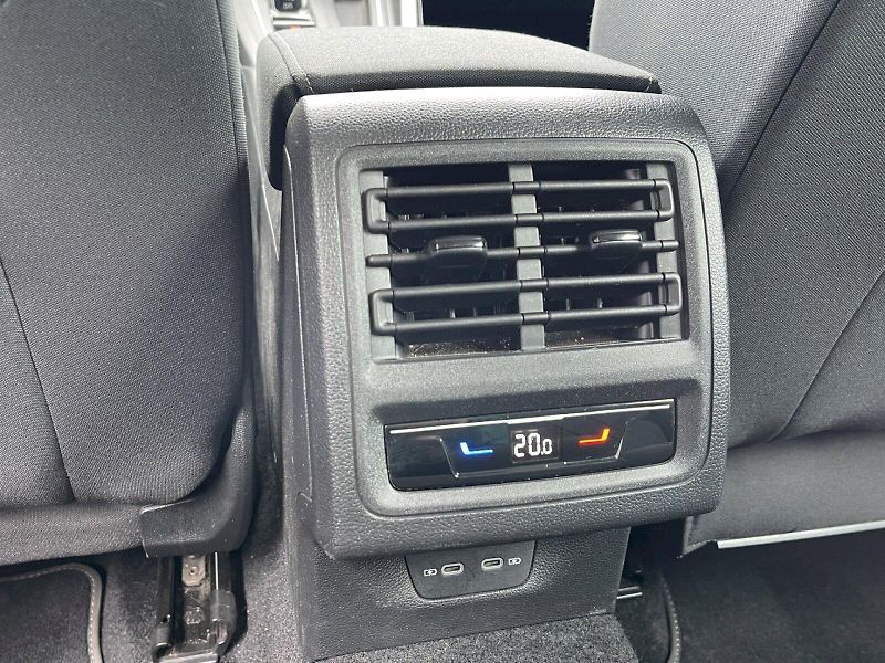 Volkswagen Golf (2022) 1,5 eTSI 110 kW DSG Style Plus - fotka 24 z 30
