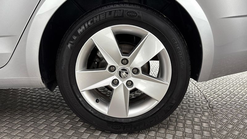 Škoda Octavia 1.6 TDI Ambition Combi - fotka 19 z 24
