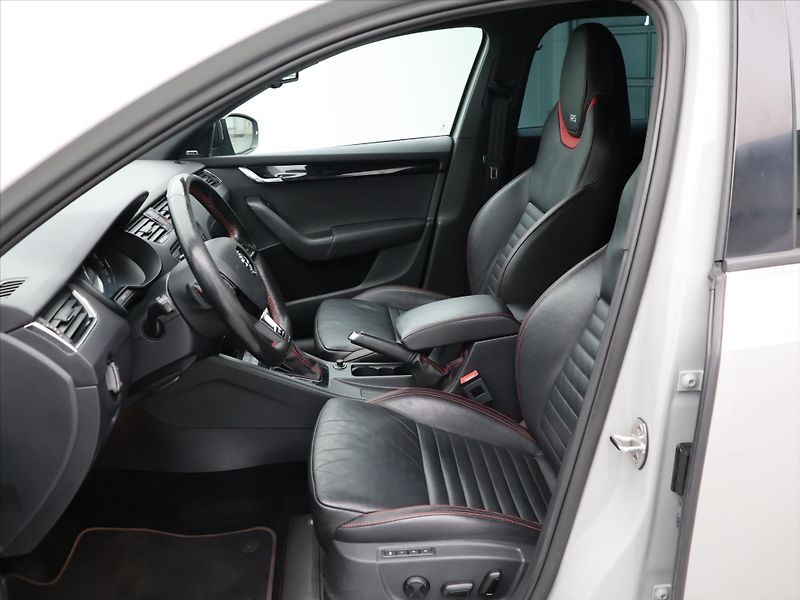 Škoda Octavia 2,0 TSI RS230 169kW DSG Canton - fotka 11 z 26