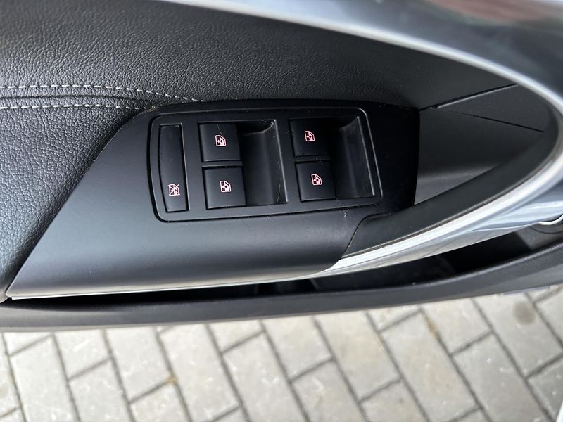 Opel Insignia (2011) 2.0 CDTI 4x4 tažné - fotka 15 z 18