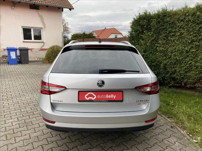 Škoda Superb 2,0 TDi  EXECUTIVE / DSG / NAV - fotka 4 z 37