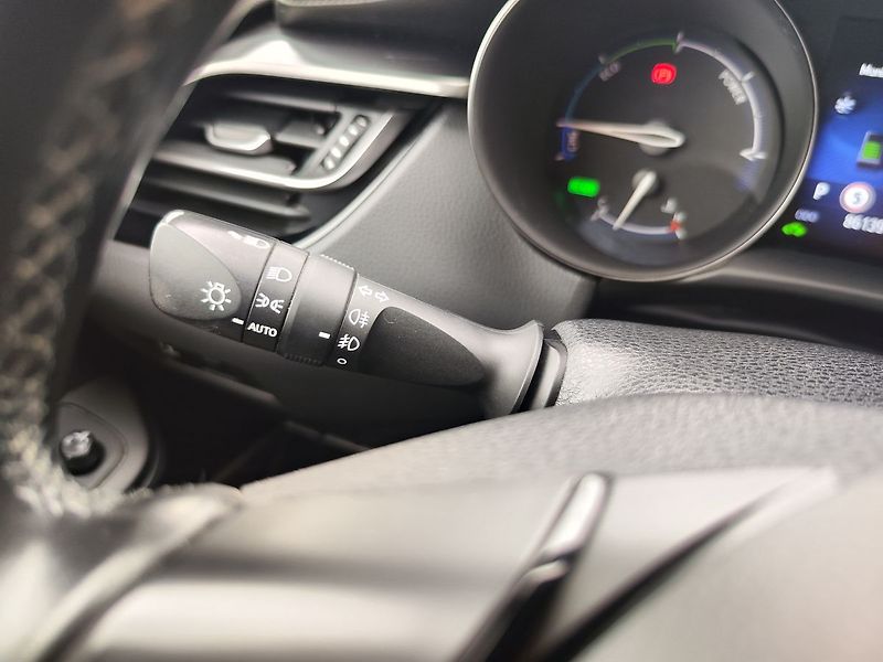 Toyota C-HR 1.8 HEV/90kW Comfort e-CVT - fotka 25 z 32