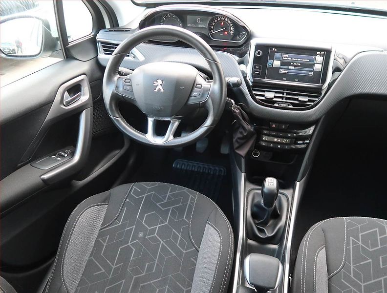 Peugeot 2008 (2016) Active 1.2 PureTech - fotka 7 z 13