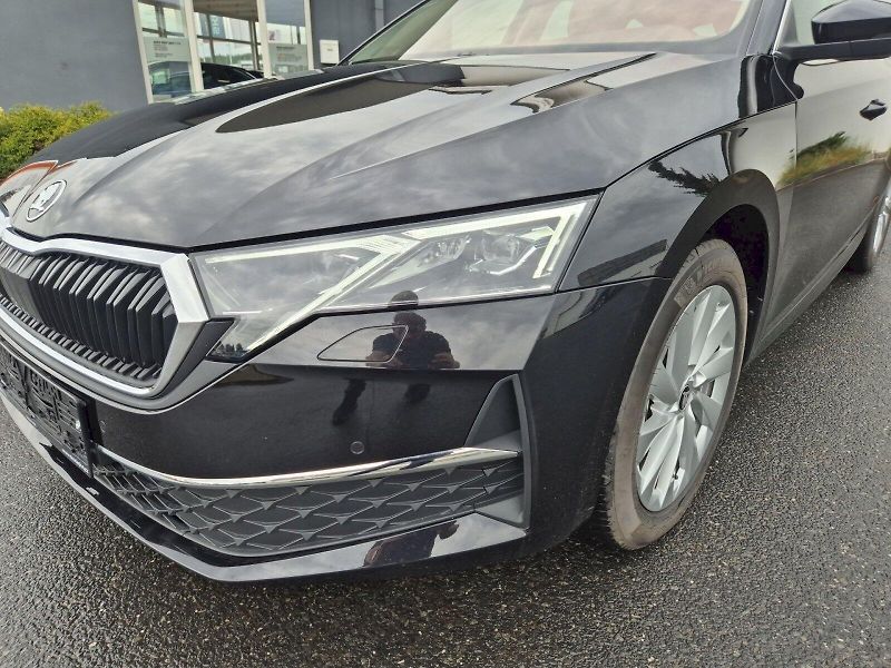Škoda Octavia (2025) kombi Top Selection 1.5 TSI 11 - fotka 12 z 36