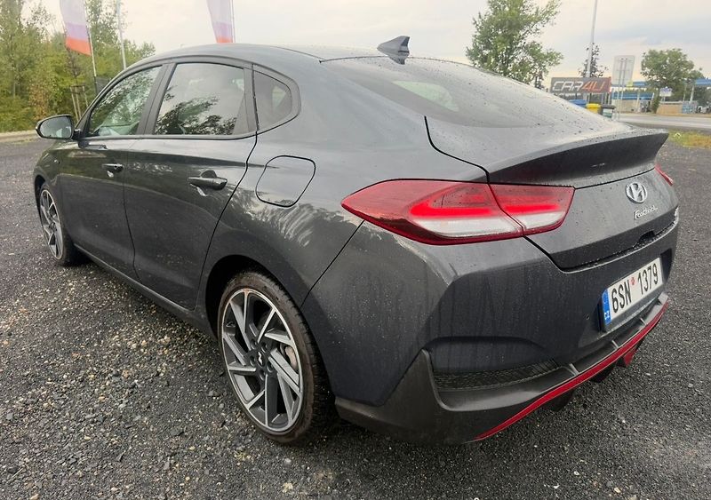Hyundai i30 1,6 118 kw Fastback Mild Hybri - fotka 3 z 17
