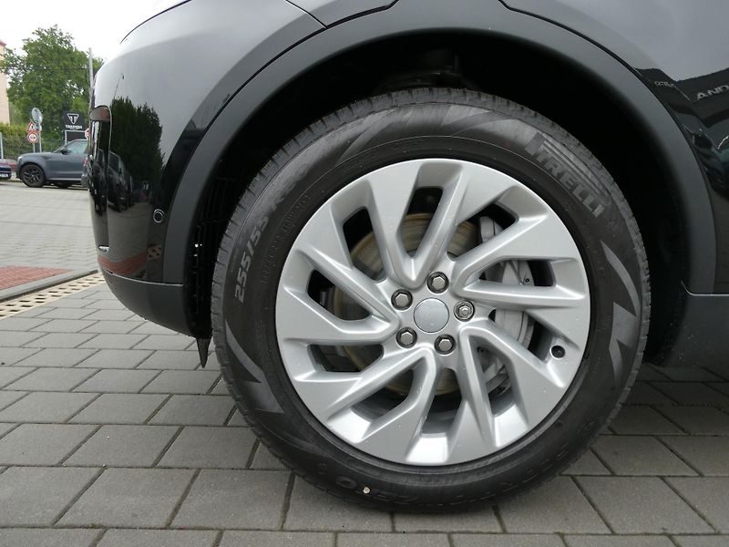 Land Rover Discovery 5 3,0  S D250 - fotka 2 z 36