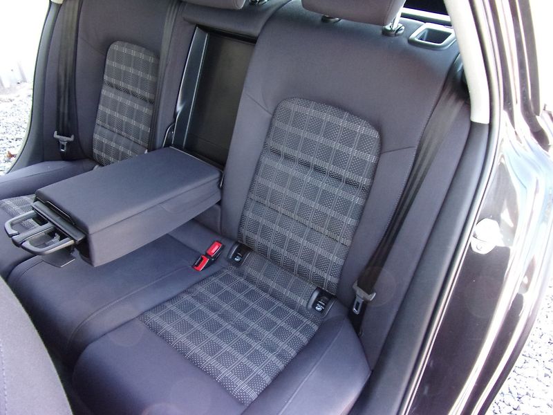 Audi A4 (2014) 2.0 TDi 100kW MANUÁL PĚKNÝ VŮZ - fotka 18 z 21