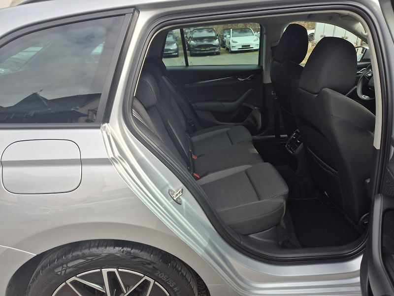 Škoda Octavia ZAMLUVENO ! 2,0TDi 85kw 17ALU - fotka 15 z 46