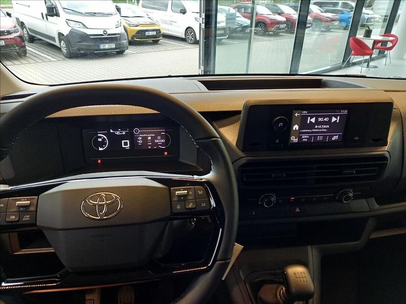 Toyota ProAce Verso 2,0 L2 Combi 2,0D 144k MT6 8S - fotka 14 z 14