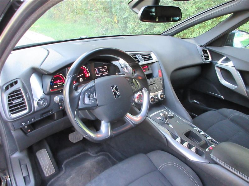 Citroën DS5 2,0 HDi Hybrid, 4x4, automat - fotka 12 z 26