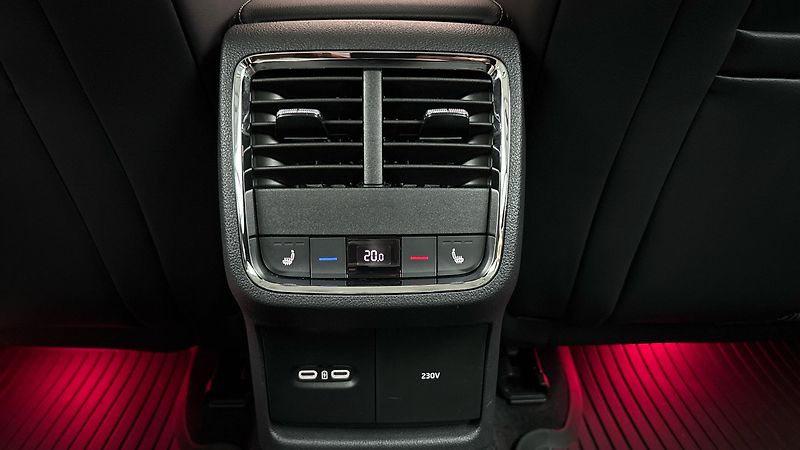 Škoda Octavia 2.0 TDI DSG 4x4 Scout Combi - fotka 24 z 33