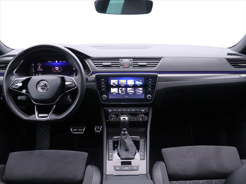 Škoda Superb 2,0 TDI 110kW SportLine Combi - fotka 31 z 38