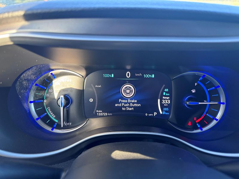 Chrysler Pacifica (2023) 3,6 Hybrid RU Radar Limit 2023 - fotka 16 z 20