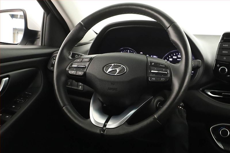 Hyundai i30 (2022) Family Smart 1.5 T-GDI MHEV - fotka 13 z 14