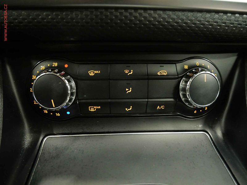 Mercedes-Benz Třídy A (2016) 1.6i, ČR, AT, bixen, autoAC - fotka 18 z 20