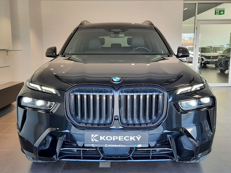 BMW X7 xDrive 40d M Sport - fotka 2 z 15