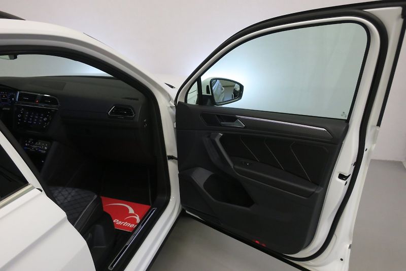 Volkswagen Tiguan (2022) R-line 2,0TDI 147 KW 4M DSG - fotka 38 z 49