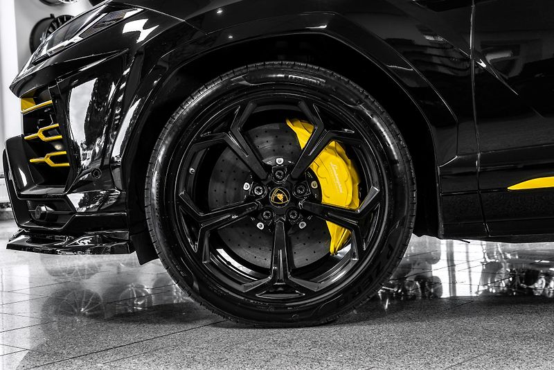 Lamborghini Urus B&O/360/PANO/KARBON/MASÁŽ/ - fotka 4 z 28