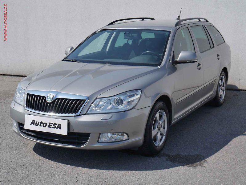 Škoda Octavia (2013) 2.0TDi, DSG, xenon, navi - fotka 3 z 14