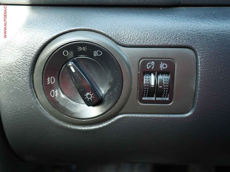 Škoda Octavia (2003) 1.6MPi, ČR, AC - fotka 16 z 16