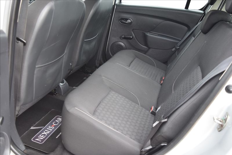Dacia Sandero 1,2 i 55KW PO SERVISE - fotka 16 z 39