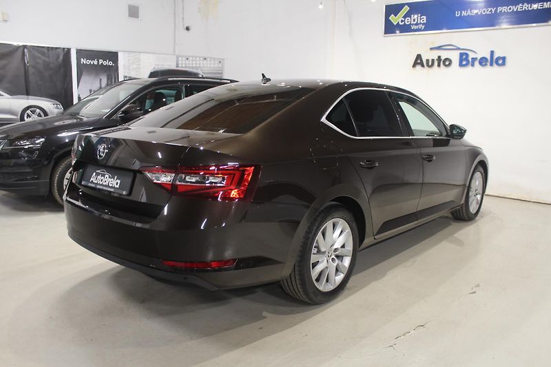 Škoda Superb (2015) 2.0TDI DSG STYLE+ Navi LED - fotka 13 z 43