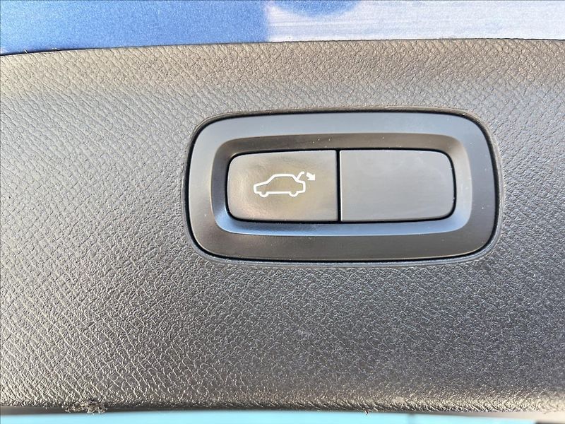 Volvo XC90 2,0 D5 R-DESIGN AWD SERVIS DPH - fotka 43 z 54