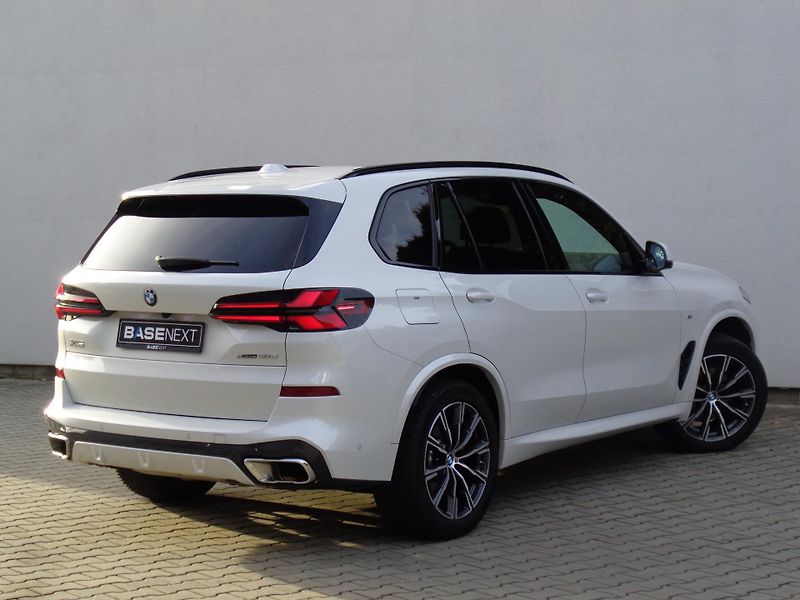 BMW X5 xDrive30d M-Sport - fotka 5 z 28