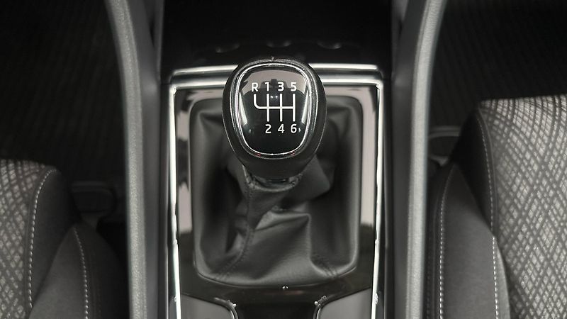 Škoda Karoq 2.0 TDI Style - fotka 23 z 26
