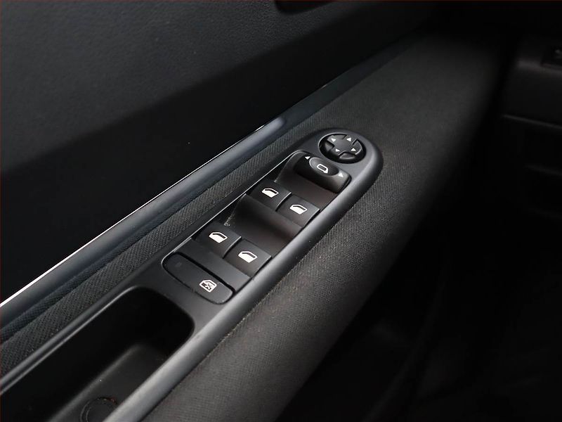 Peugeot 5008 (2016) 1.6 BlueHDi, Automat, Navi - fotka 15 z 18