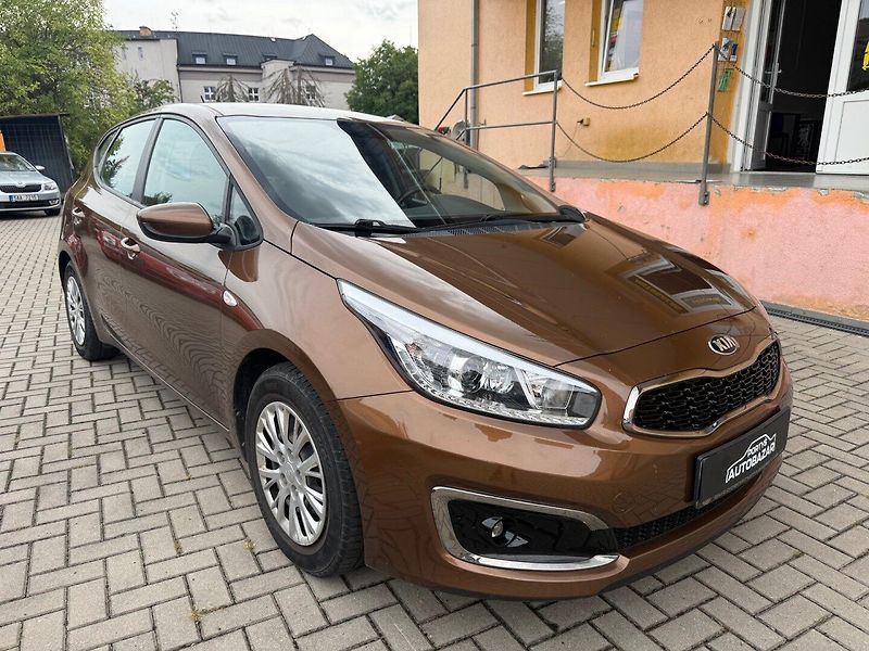 Kia Ceed (2016) 1.4 i-Původ ČR ! Nízký nájezd - fotka 5 z 12