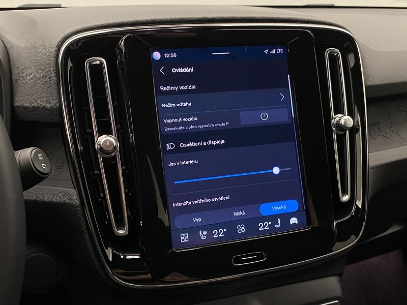 Volvo XC40 PURE ELECTRIC RECHARGE CORE  - fotka 41 z 49