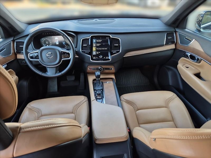 Volvo XC90 2,0 D5 AWD Inscription Auto - fotka 9 z 18