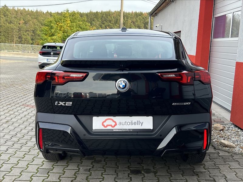 BMW iX2 0,0 eDrive20  Záruka 150kW - fotka 5 z 39