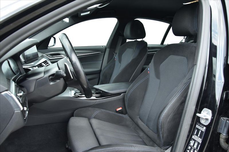 BMW Řada 5 520d xDrive M PAKET DPH ČR - fotka 10 z 30