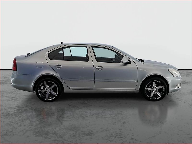 Škoda Octavia (2011) 1.4 TSI, Tempomat - fotka 6 z 14