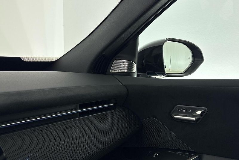 BMW iX3 50 xDrive - fotka 19 z 26