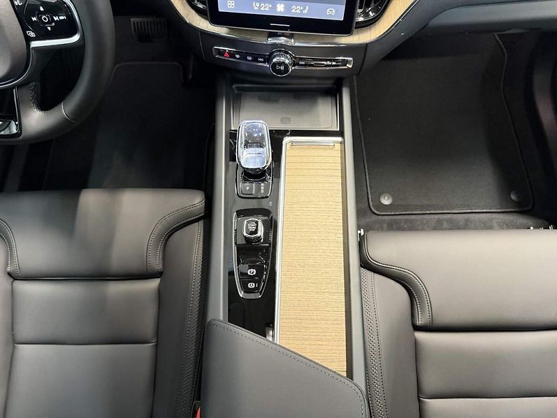 Volvo XC60 (2026) B5 2.0L 250+14 HP AT8 FWD PLUS - fotka 14 z 26