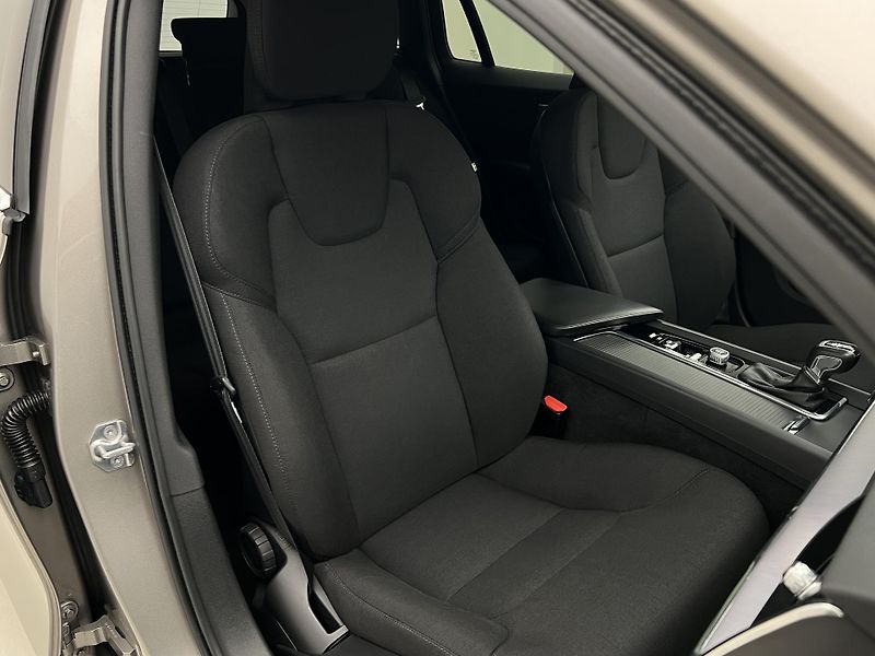 Volvo V60 D3 MOMENTUM PRO AUT - fotka 20 z 41