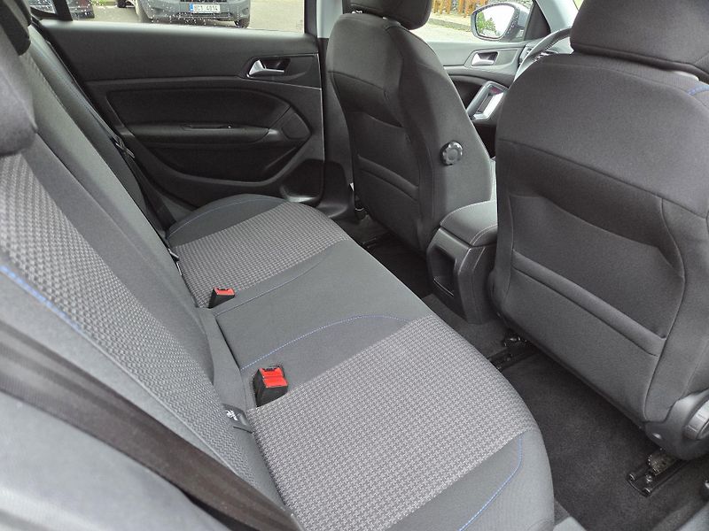 Peugeot 308 (2019) 1.2 PT 110 Style MAN6 - fotka 11 z 27