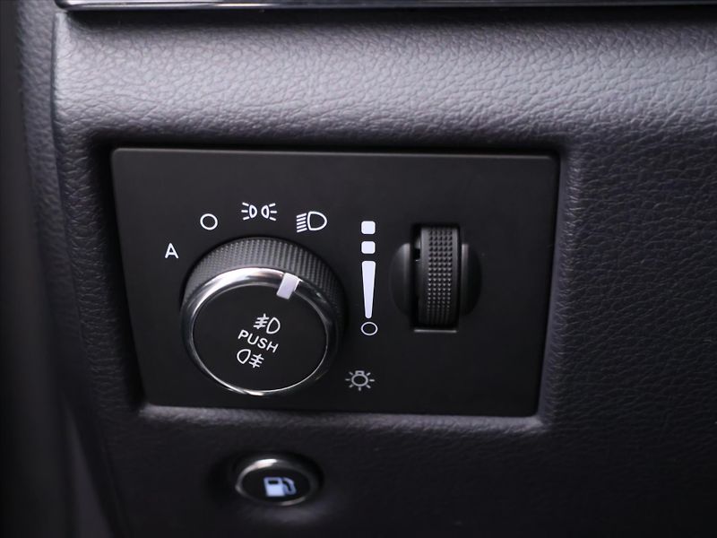 Jeep Grand Cherokee 3,0 CRD V6 184kW OverLand 4WD - fotka 16 z 34