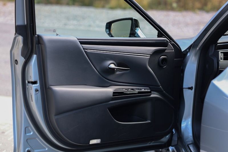 Lexus ES 300h 300H 2,5 HEV BUSINESS EDITION - fotka 8 z 25
